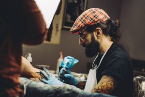 Senekas tatuando