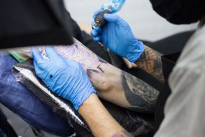 Senen tatuando a terminator