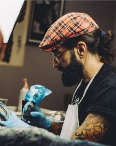 Senekas tatuando
